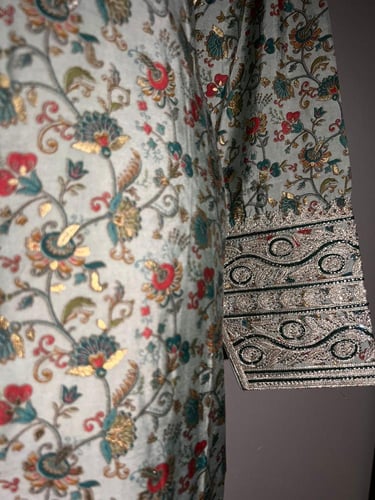 مخور انيق بألوان فاخرة