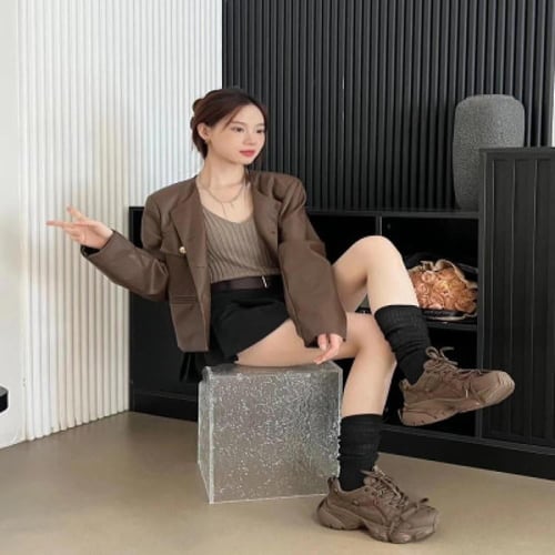 ‎ حذاء نسائي مرتفع كلاسيك بلون بني