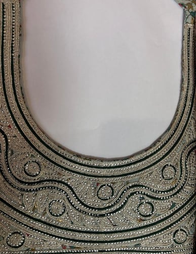 مخور انيق بألوان فاخرة