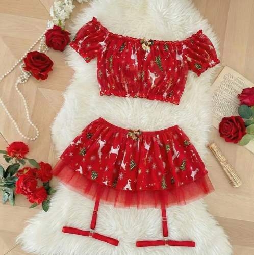 طقم نسائي قطعتين بتصميم لطيف توب مع تنورة قصيرة