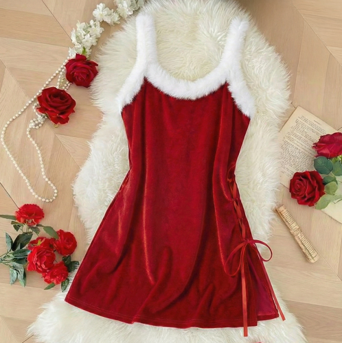 لانجري مخملي قصير برباط جانبي مميز