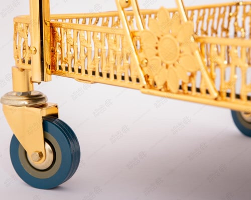 عربية تقديم عرائس شكل فراشة ذهبي