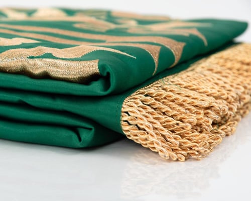 علم المملكة قماش ذهبي مطرز - داخلي