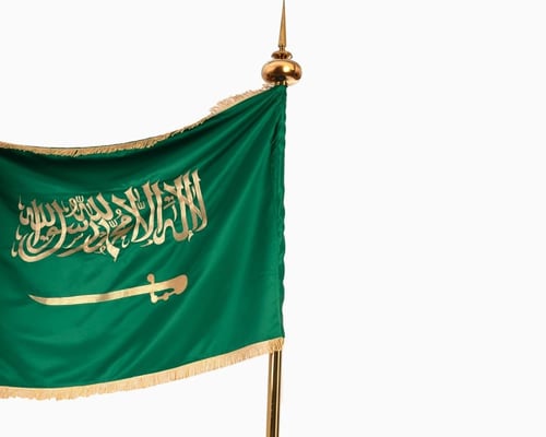 سارية بعلم المملكة ذهبي قابلة للتعديل حتى 2.5 متر