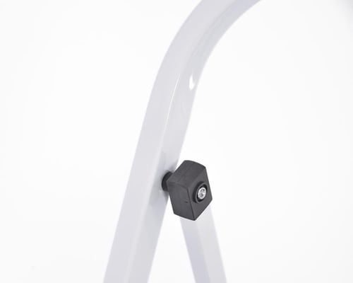 سلم حديد ابيض درج عريض