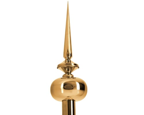 سارية ثابت بعلم المملكة ذهبي