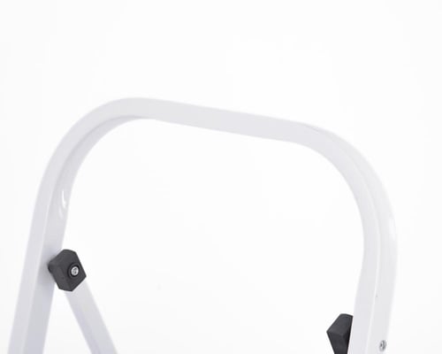 سلم حديد ابيض درج عريض