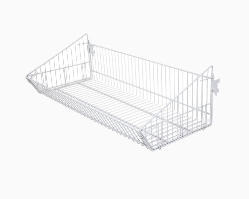 سلال ابيض على رفوف السوبر ماركت