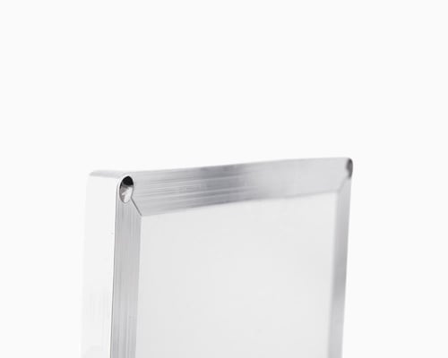 لوحات المنيوم على الجدار