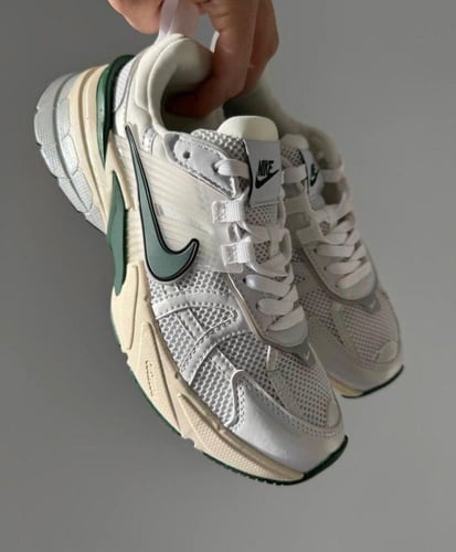 حذاء نايكي Nike V2k white&green