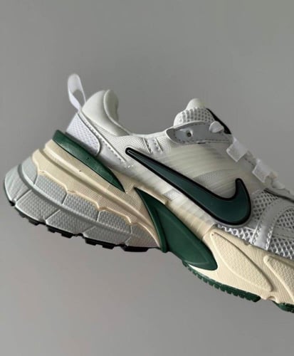 حذاء نايكي Nike V2k white&green