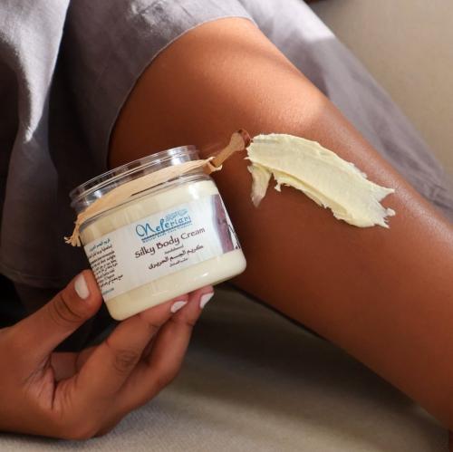 Natural Sandalwood Body Cream with the scent of natural sandalwood.