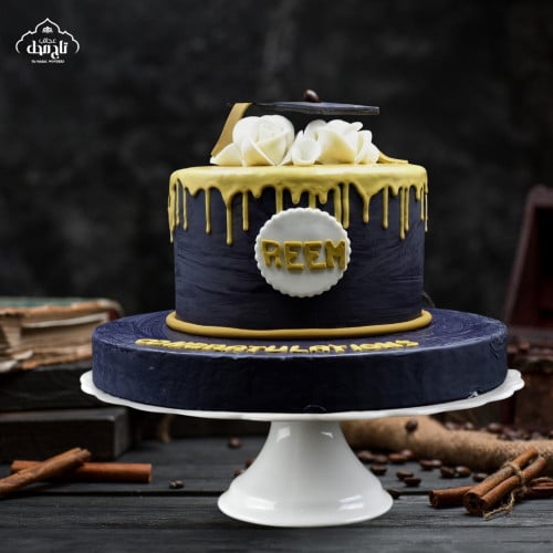 كيكة تخرج حسب الطلب قطر 24 سم* 15 ارتفاع