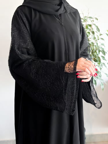 عباية باكمام مطرزة | T2