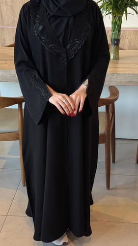عباية منى