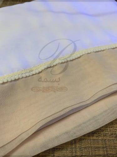 طرحة بوال طبقتين لون ابيض بطرفين لون بيج فاتح وكلف...
