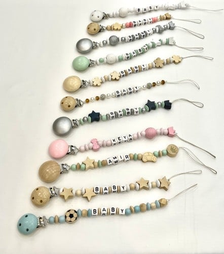 تعليقه خشبيه مع الاسم