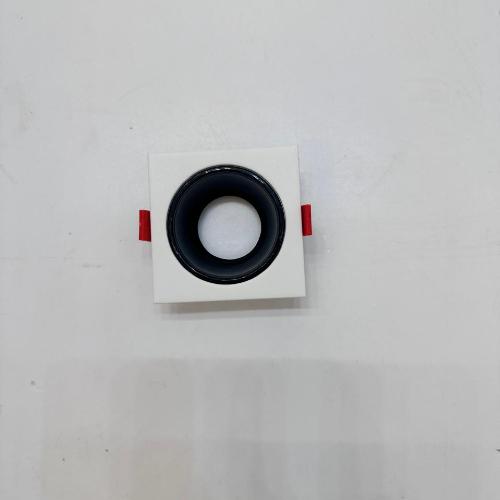 اطار7سم أبيض مربع