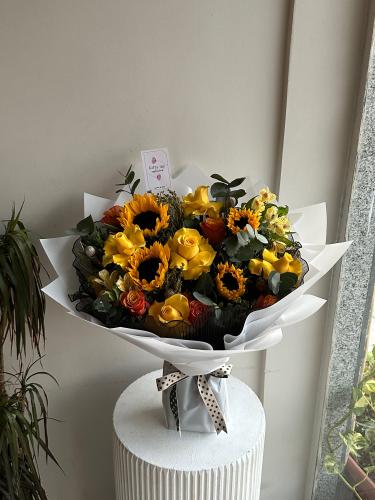 باقة ورد متنوعه ل دوار الشمس | Assorted bouquet of...