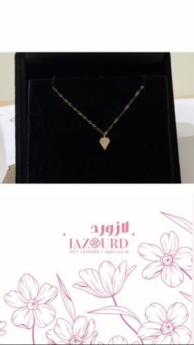 ذهب شكل الماس + باقة ورد