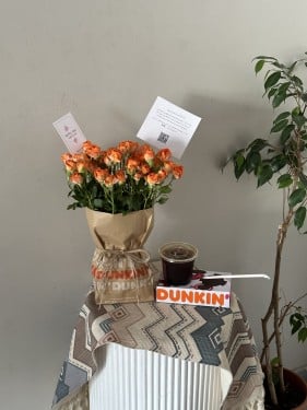 ورد و قهوة دانكن | Roses and Dunkin coffee