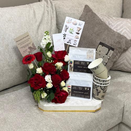 محاصيل قهوة فاخرة و تنسيق ورد