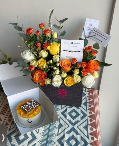 توري بورش مع كيك | Tory Burch with cake