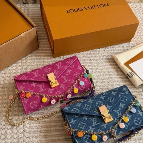 A Louis Vuitton hand bag