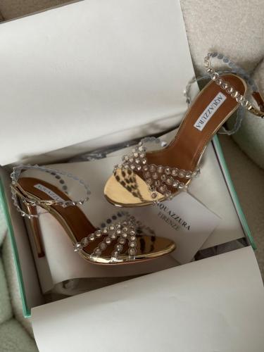 High heel brand Akuzora