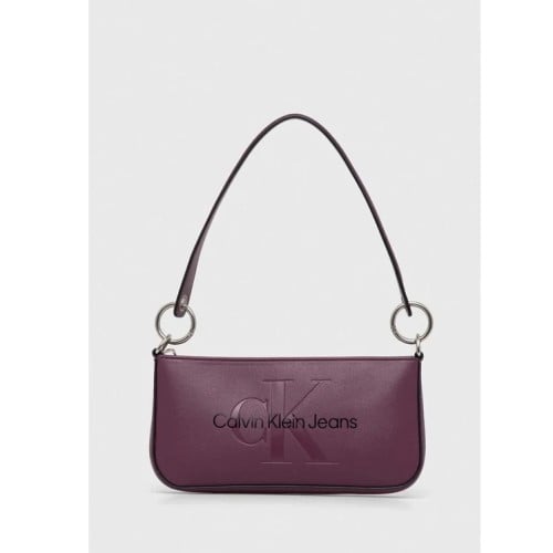 شنطة من كالفن كلاين