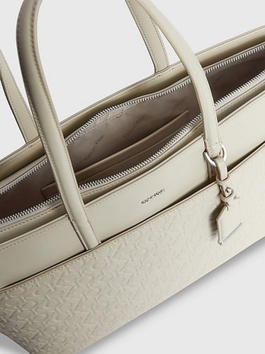 توت باق من كالفن كلاين