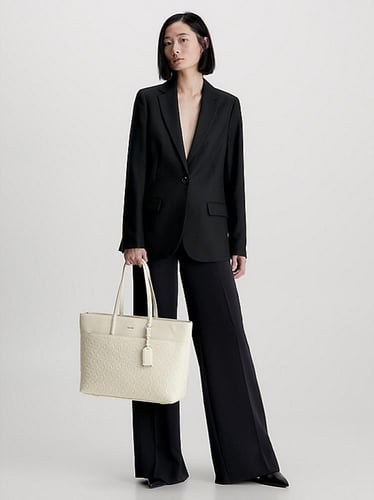 توت باق من كالفن كلاين