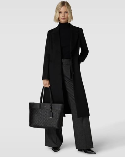 شنطة من كالفن كلاين