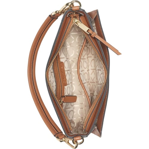 شنطة من كالفن كلاين