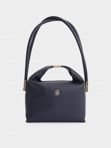 شنطة من تومي هيلفيغر