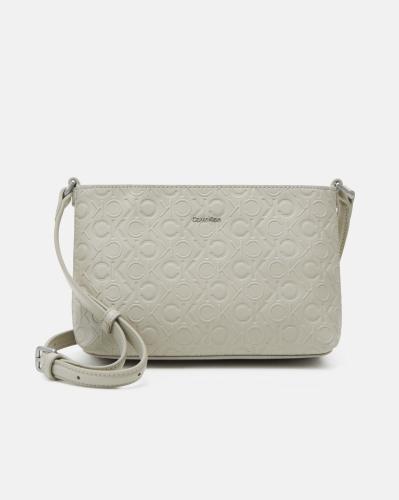 شنطة من كالفن كلاين