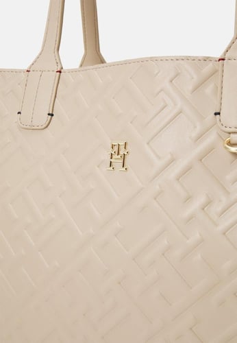 توت باق من تومي هيلفيغر