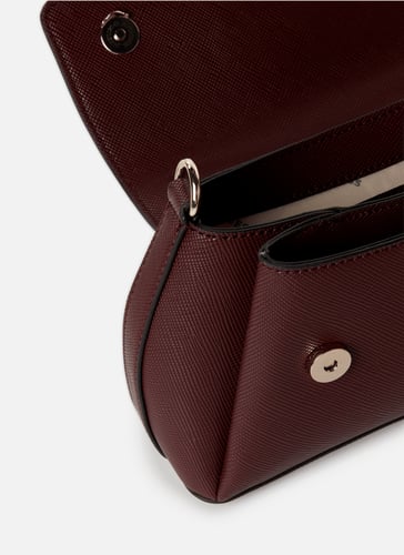 شنطة من جيس.