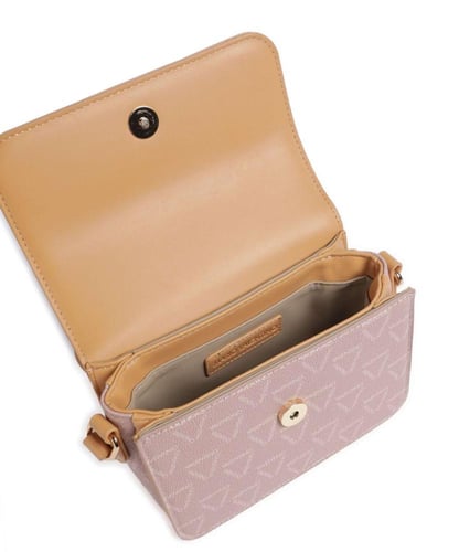 شنطة من فالنتينو