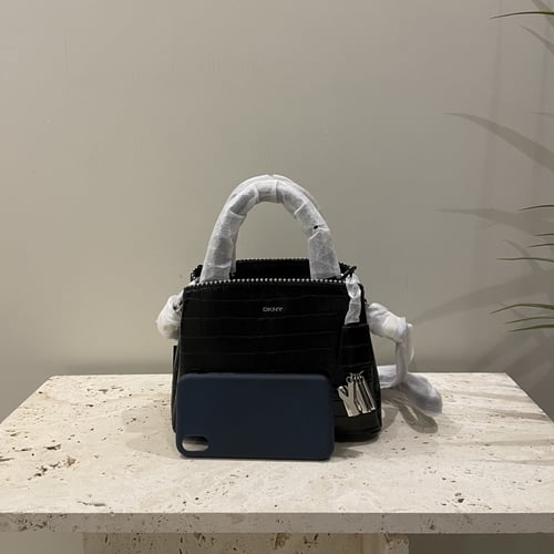 شنطة من دكني صغيرة