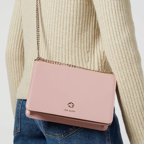 شنطة من تيد بيكر