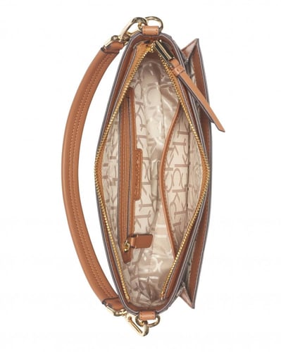 شنطة من كالفن كلاين