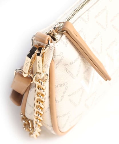 شنطة من فالنتينو