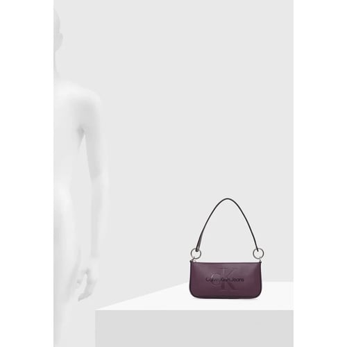 شنطة من كالفن كلاين