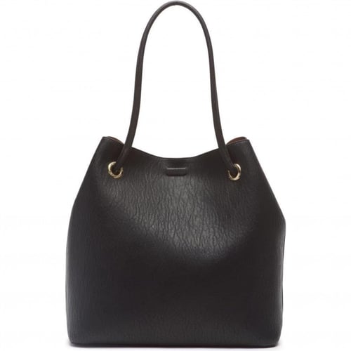 شنطة من كالفن كلاين