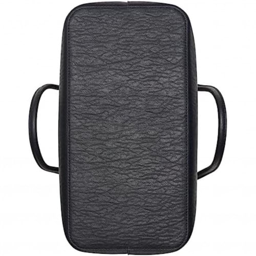 شنطة من كالفن كلاين