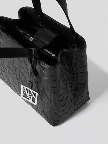 شنطة من ارماني