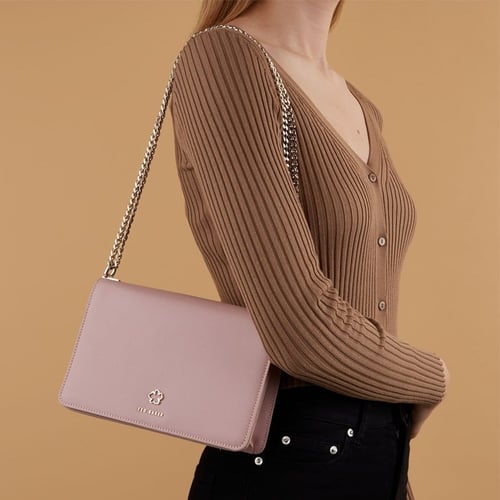 شنطة من تيد بيكر