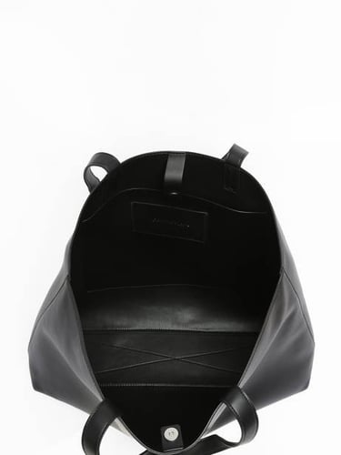 توت باق من كالفن كلاين