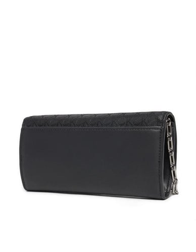 شنطة من كالفن كلاين